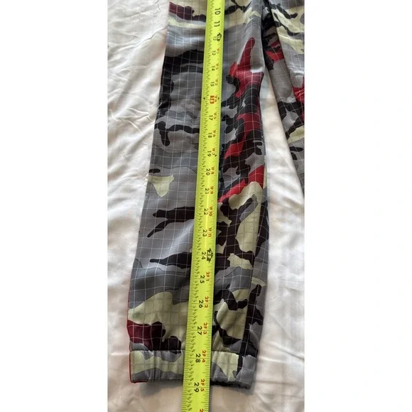 NWT !Nike Boy 2 Piece Jogging Set ~ Gray, green & Red ~ Camouflage - Picture 7 of 8